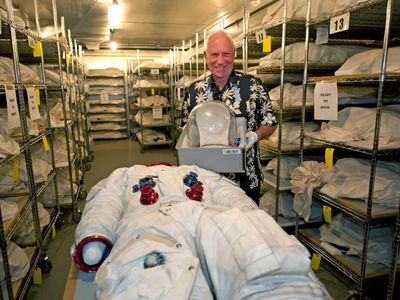 Al Worden visits his Apollo 15 spacesuit at the National Air and Space Museum.