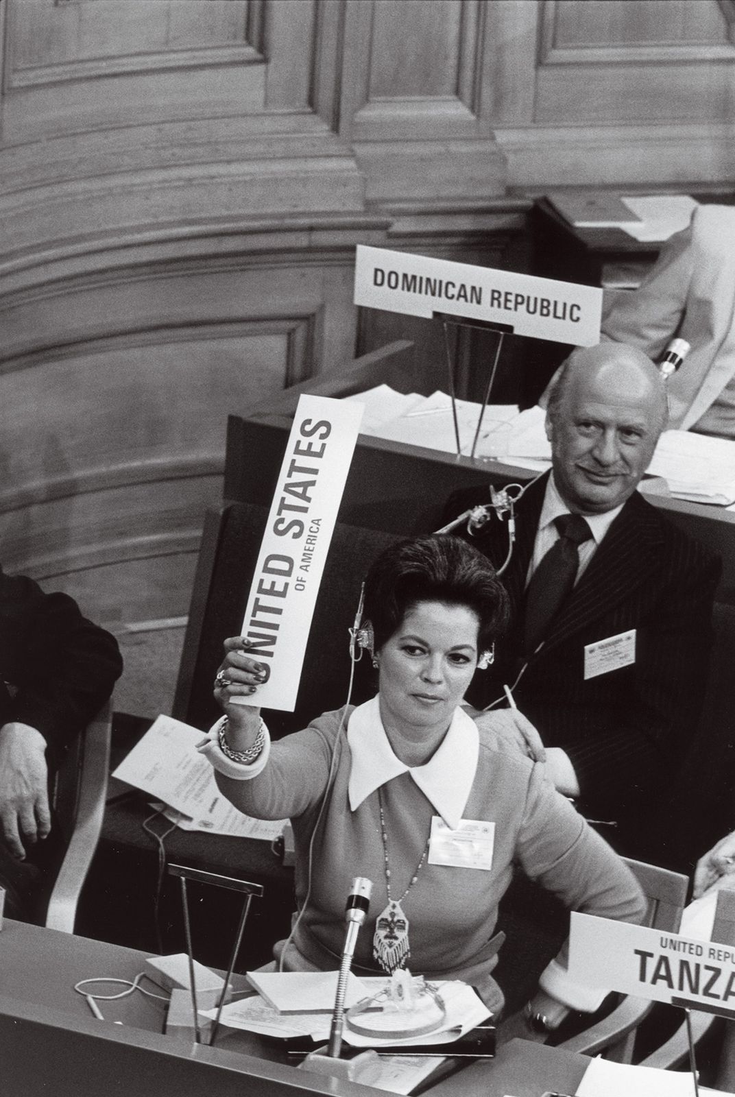 Shirley Temple Black holding United States card in Stockholm