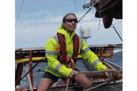 As we turn towards Kawaihae, I get another turn at the steering paddle. All of us steered at different times, sometimes two or three at once to handle the paddle in rough seas.