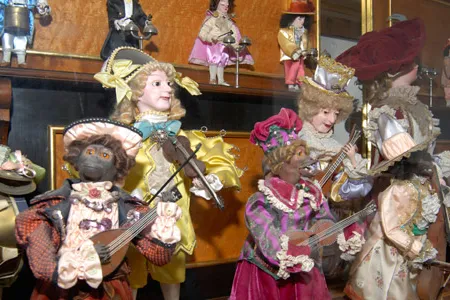 Siegfried's Mechanical Music Cabinet displays 350 or so automatic musical instruments—prototype jukeboxes, hand-cranked carnival machines and monstrous pianolas—all in working order.