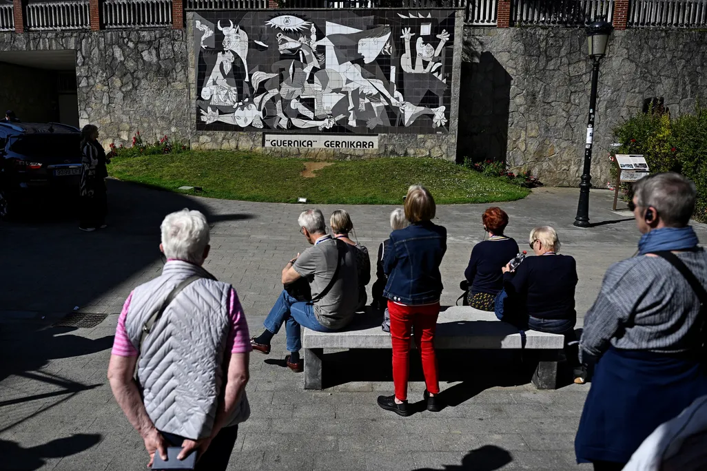 Guernica mural