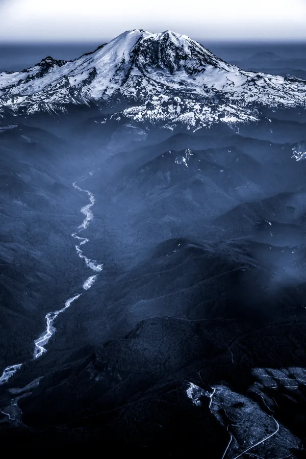 Snow-capped Mount Rainier (Tacoma Fuji) thumbnail