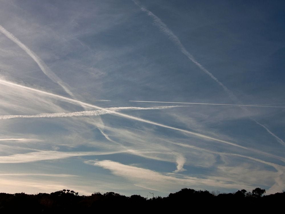 Science Officially Debunks Chemtrails, But the Conspiracy Will Likely Live  On | Smart News | Smithsonian Magazine