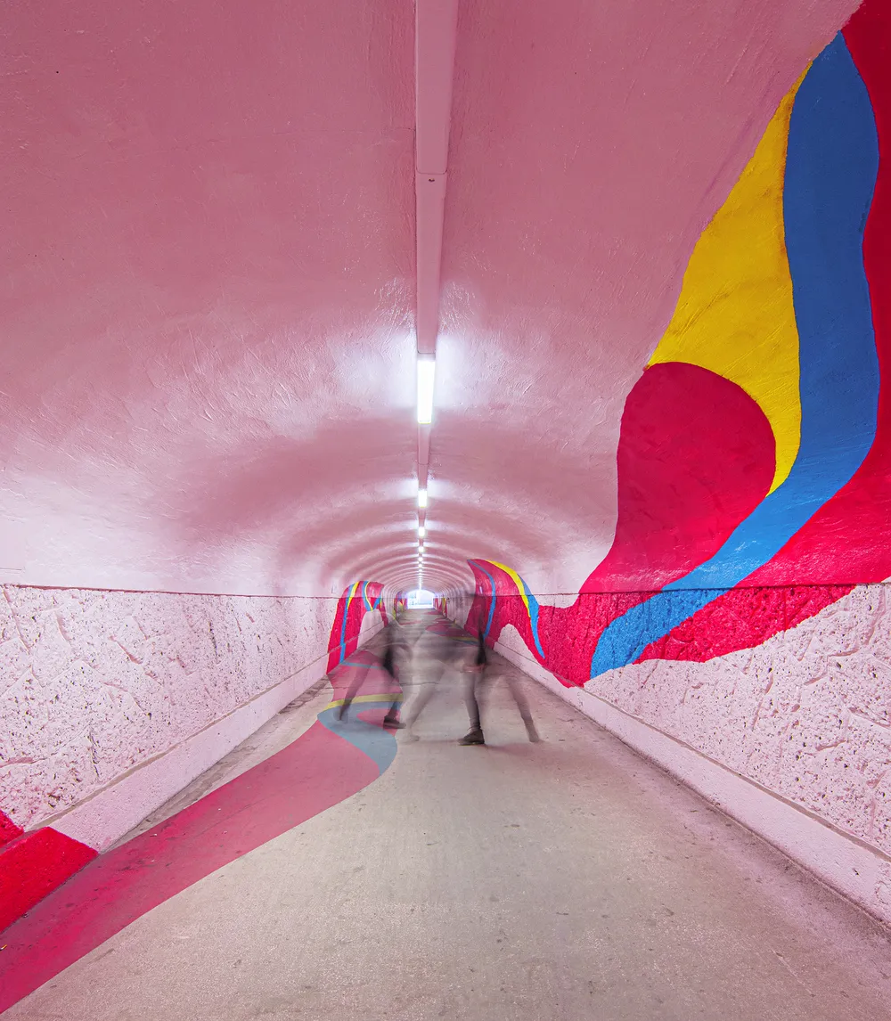 This is a regular underground passage under the East Munich Station. Art in the city to make the public space more attractive and beautiful. So one Munich collective had an idea and redesigned a tunnel at Ostbahnhof station.