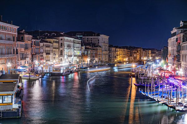 Venice gran canal in a nice spring day after sunset thumbnail