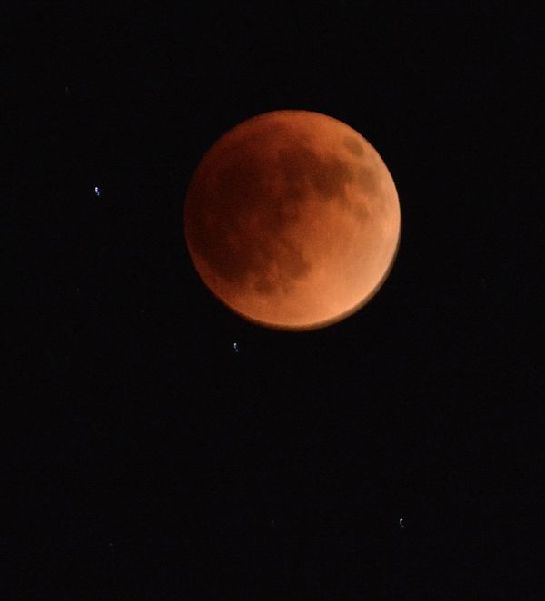 Blood moon total eclipse gets three stars thumbnail