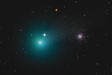 A composite image made in Payson, Arizona, on December 28 shows Comet Lovejoy as it seemed to pass a globular cluster of stars called Messier 79.