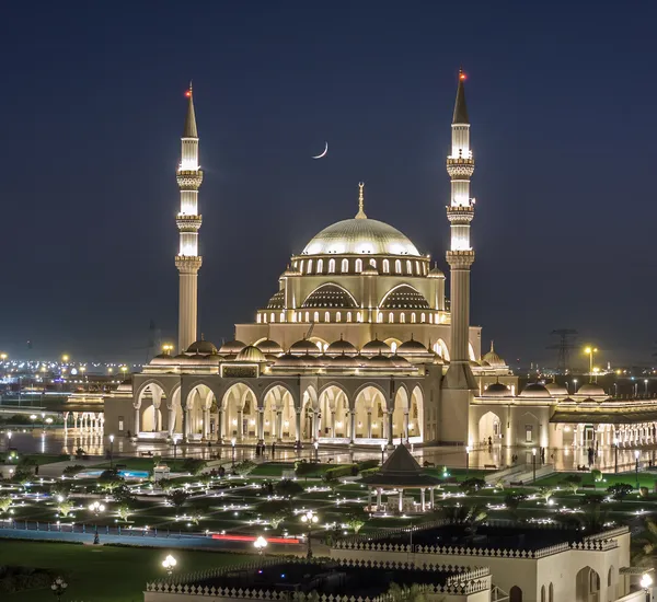 Crescent over Sharjah Mosque thumbnail