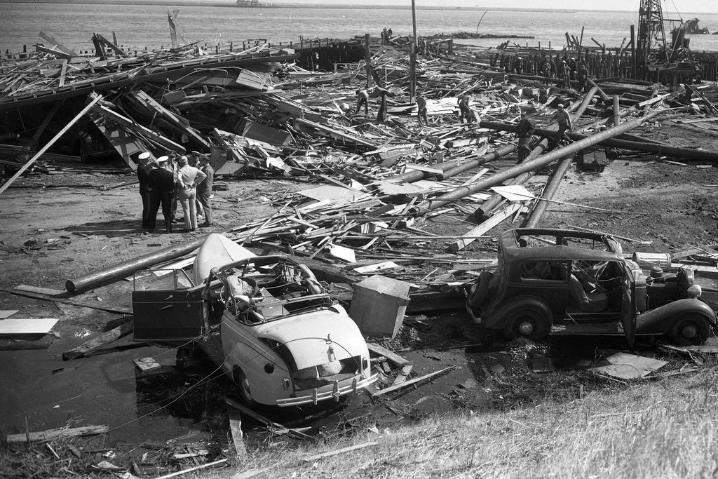 Black and white photo of debris