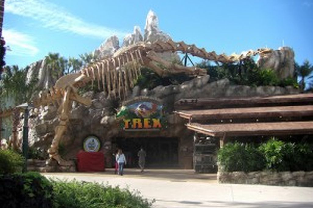 20110520083118dinocafe-300x225.jpg