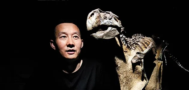Xu Xuing with Psittacosaurus fossil