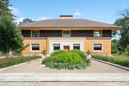 The Winslow House is located in River Forest, Illinois, about 11 miles west of downtown Chicago.