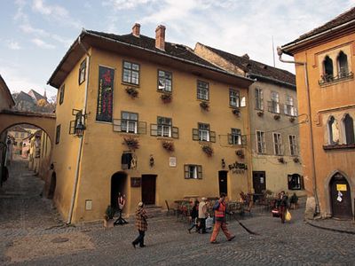 dracula_house.jpg