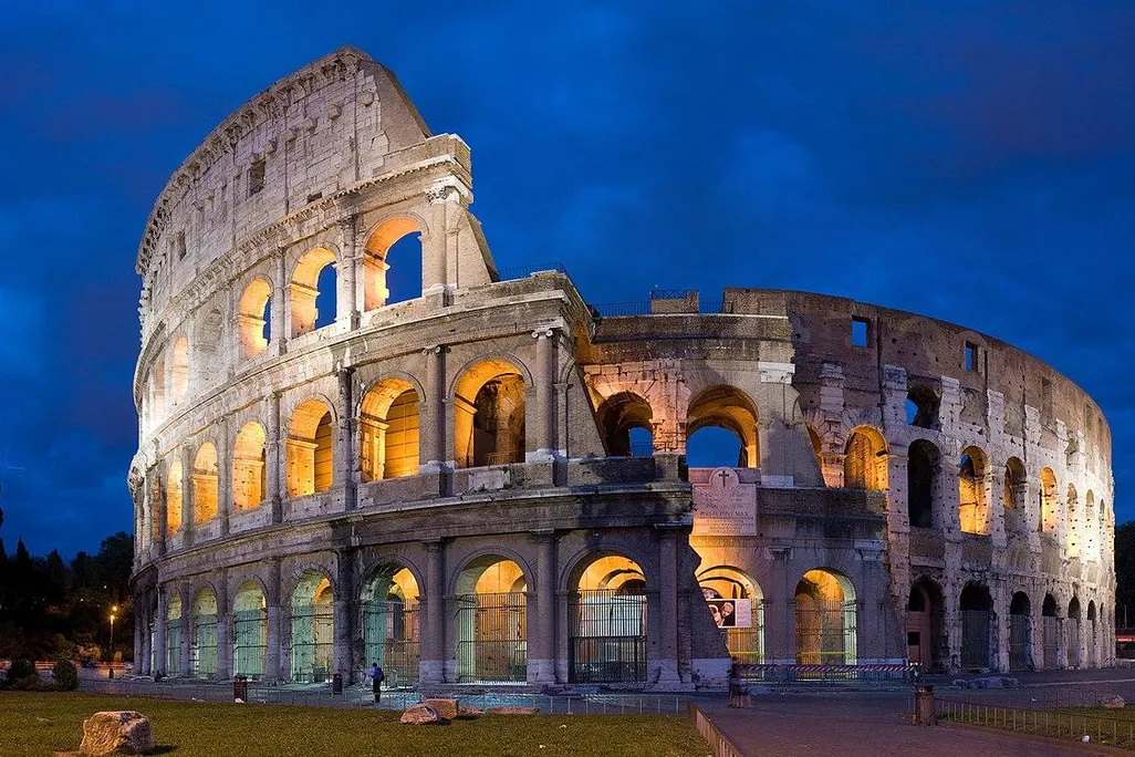 1280px-Colosseum_in_Rome,_Italy_-_April_2007.jpg