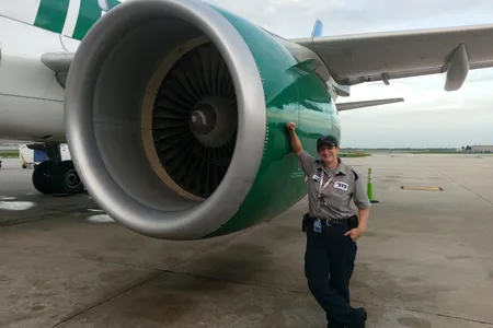 Stacey Rudser leans on the engine nacelle of an Airbus A321 at Florida’s Orlando International Airport. The A321 is powered by a CFM56 engine—nice enough, but Rudser says she’s awed by the technology in the newer CFM LEAP engine.