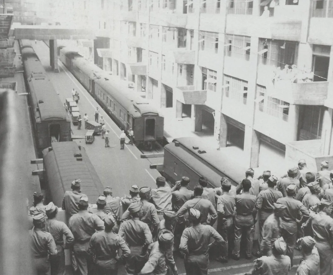 Soldiers watch the transfer of coffins that arrived at the Brooklyn Army Terminal in October 1947.