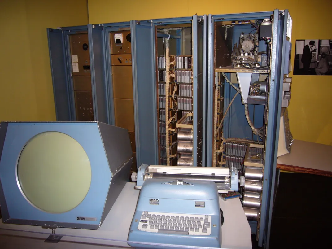 Spacewar! - PDP-1 - One of the First Video Games (MIT 1962)