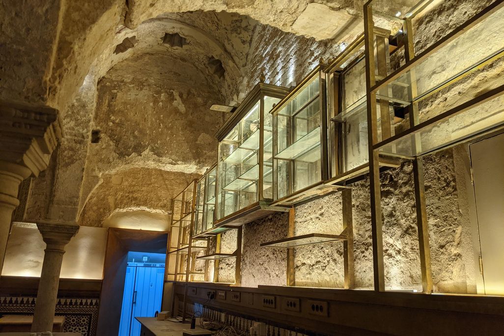Hidden bathhouse in tapas bar