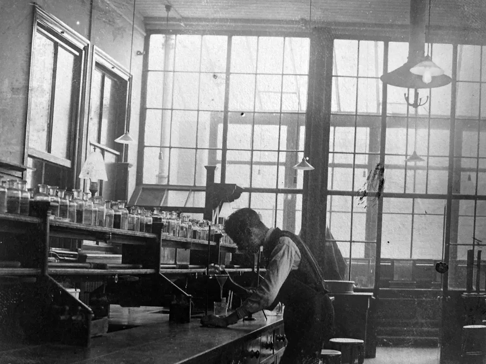 Case working in a chemistry lab