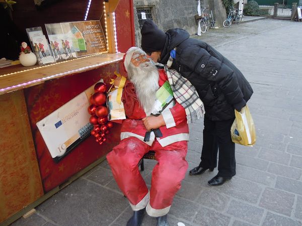 I saw Mommy kissing Santa Claus thumbnail