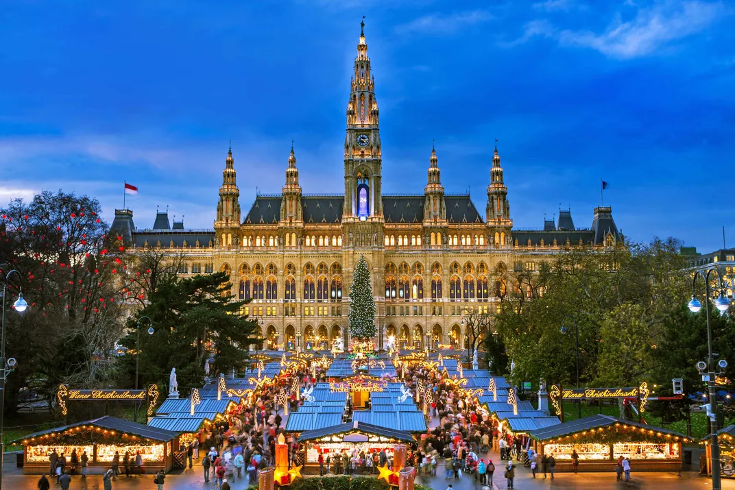 Christmas market in Vienna. Credit: AMA Waterways