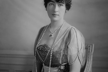 Evalyn McLean (c. 1914) wearing the Hope Diamond