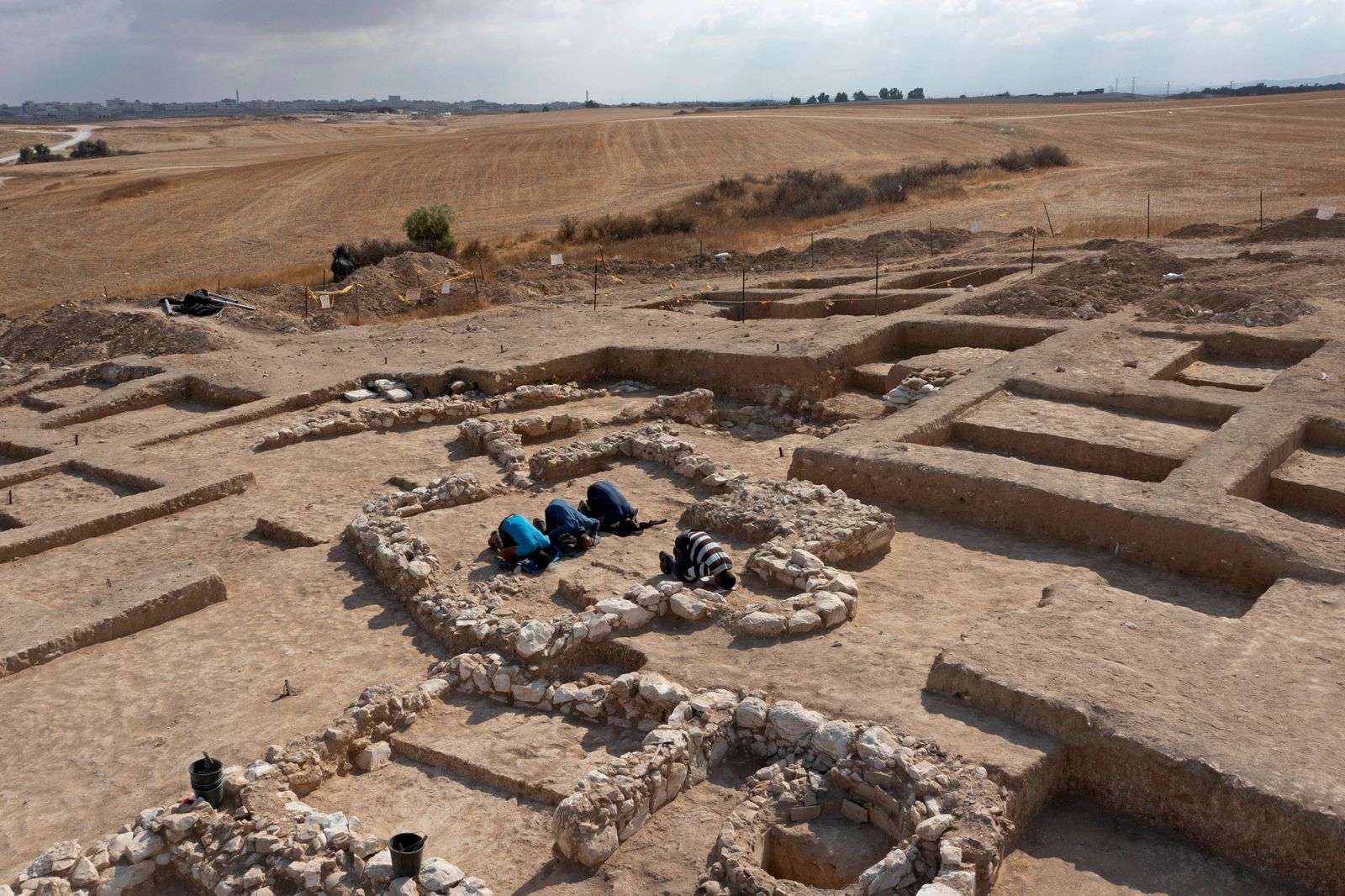 In Israeli Desert, Archaeologists Find One of the Oldest Known Mosques