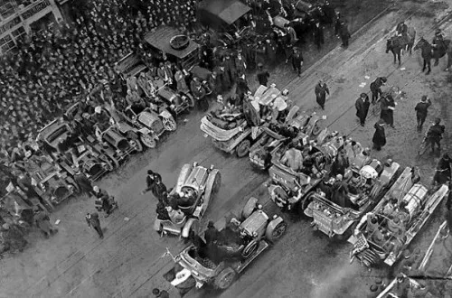 A crowd of 250,000 jammed Times Square to see the start of the race.