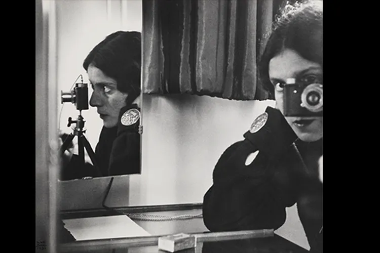 Ilse Bing self-portrait (mobile)