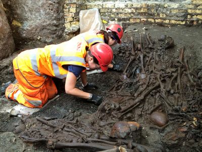 Suspected 1665 Great Plague pit unearthed at Crossrail Liverpool Street site