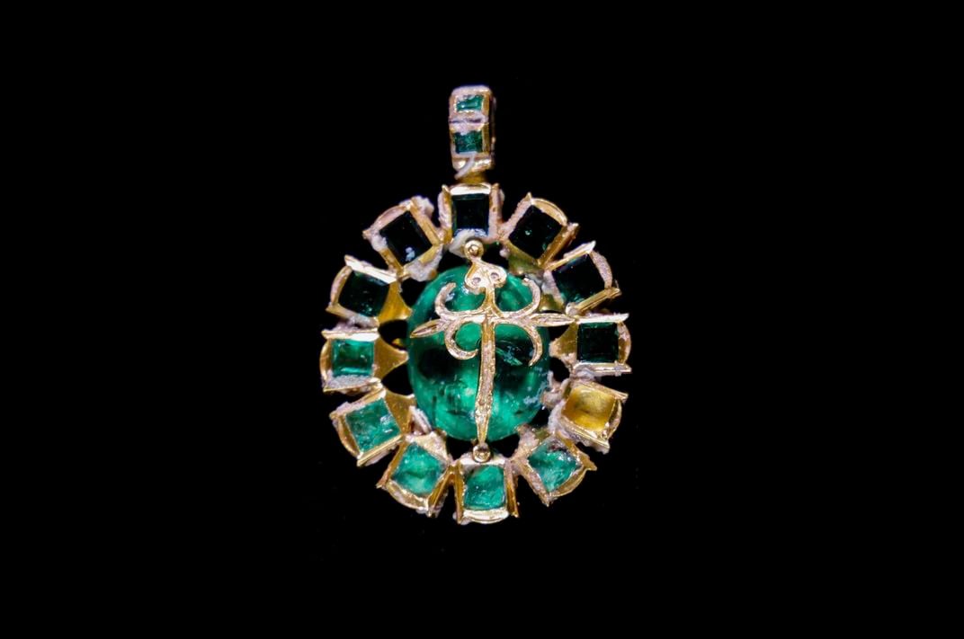 Gold and emerald pendant of the Order of Santiago, with a cross of St. James at center