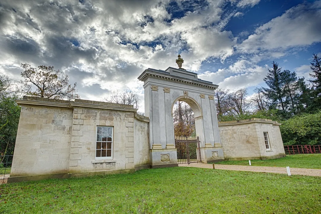 London Lodge Gate 1