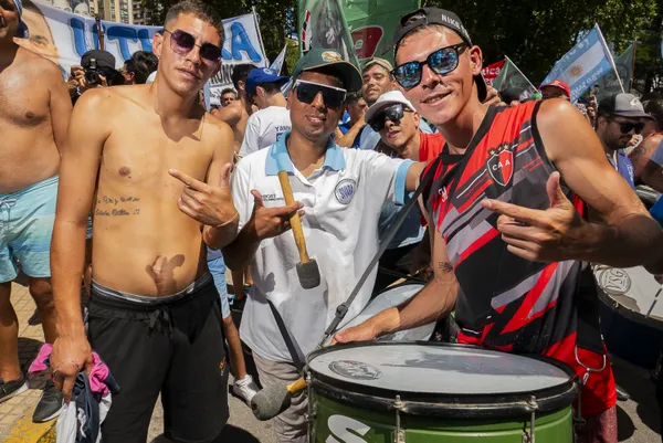 Manifestantes en las calles de Mar del Plata thumbnail