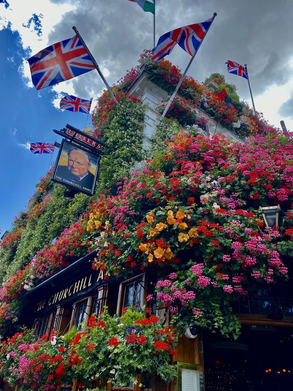 Churchill Arms in London thumbnail