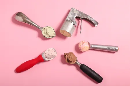 Alfred L. Cralle optimized his invention for one-handed use by adding a thumb grip and a scraping tool that kept food from sticking to the scooper.