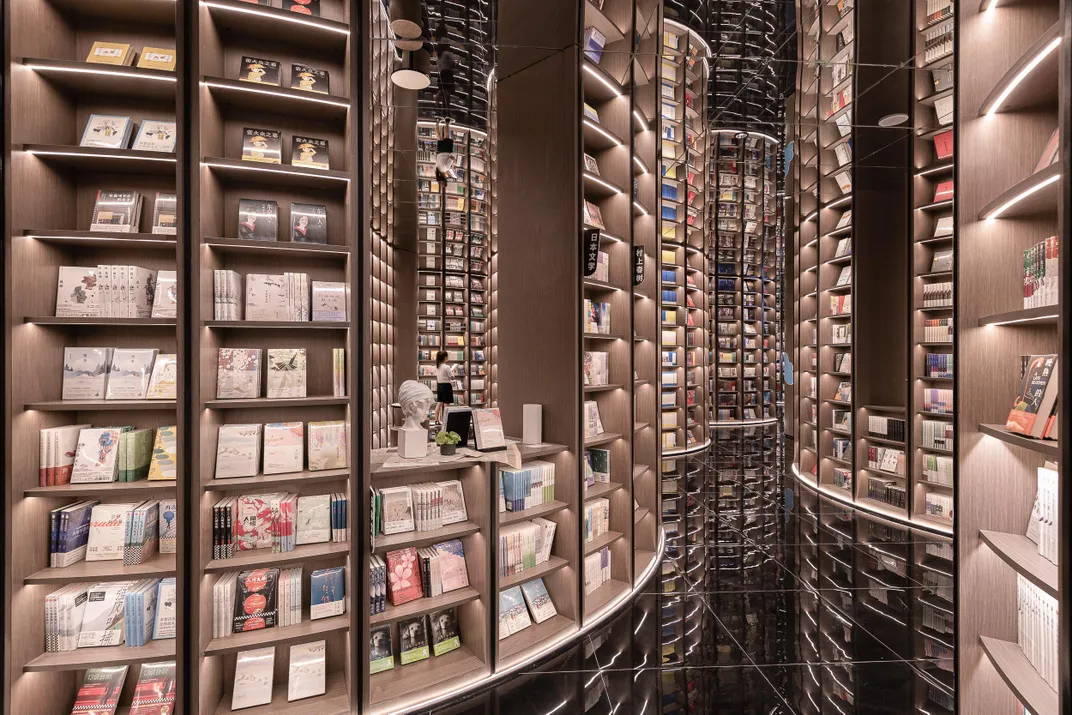 View of Dujiangyan Zhongshu bookstore