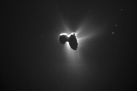 The Rosetta spacecraft took this image of comet 67P/Churyumov-Gerasimenko backlit by the sun on March 27. The creation of complex organic molecules in the lab is in line with the identification of organic molecules in cometary samples taken by Rosetta’s Philae lander.