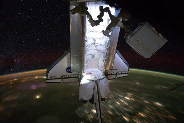STS-134 final docking-620.jpg