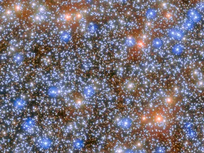 The central region of the Omega Centauri globular cluster, where the Hubble Space Telescope found strong evidence for a medium-sized black hole.