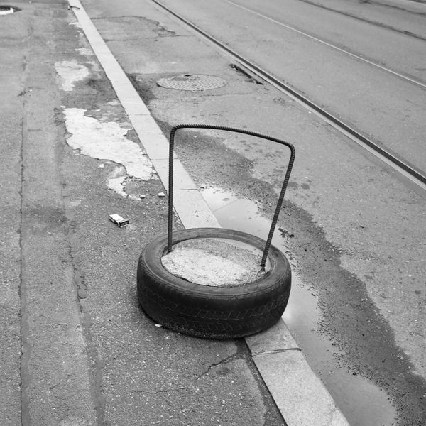 Sculptures of Everyday Resistance: Improvised Acts of Ownership in Bucharest’s Streets thumbnail