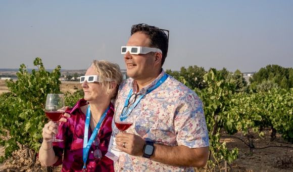 Madrid&Castile eclipse watching couple.jpeg