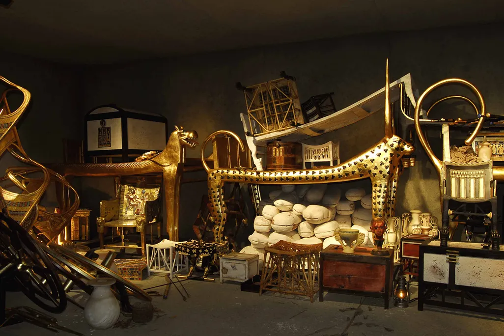 Replica objects of artifacts from Tut's tomb