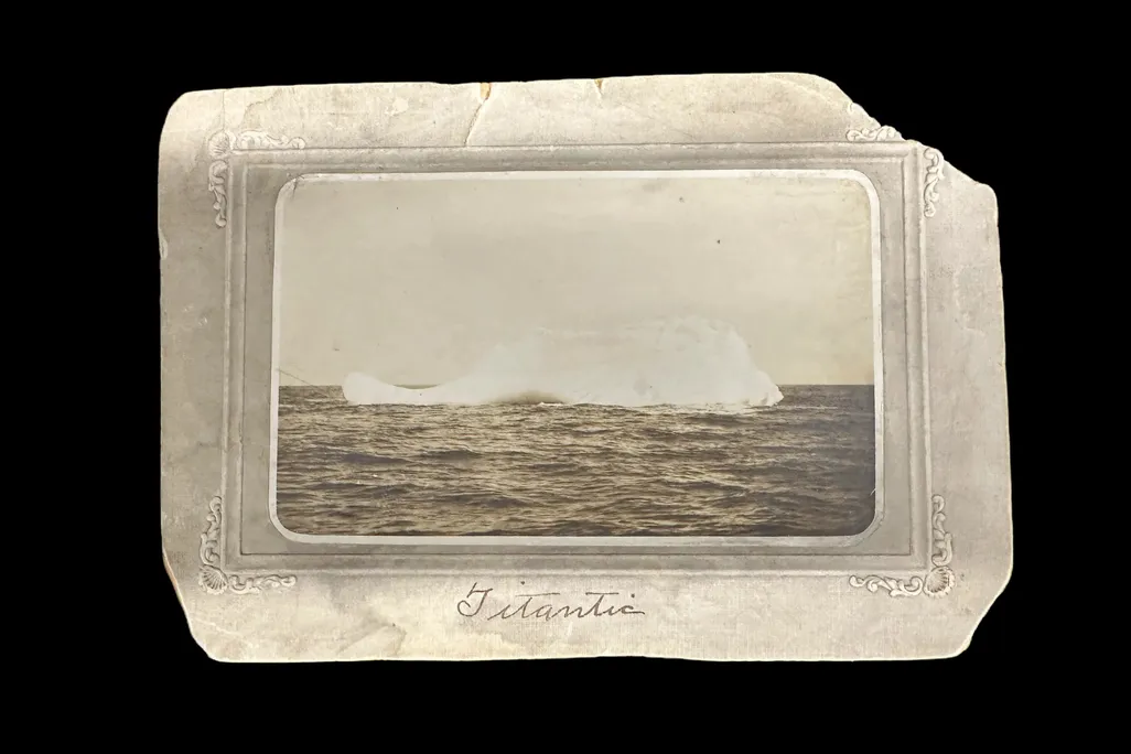 Iceberg Photograph