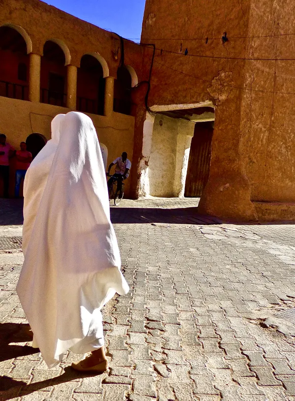 A Lady Dressed in a White Wrap-Around Haik Outside the Walls of Beni Isguen thumbnail