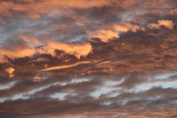 Clouds under the light of sunshine thumbnail