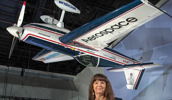 Dorothy Cochrane with Extra 260