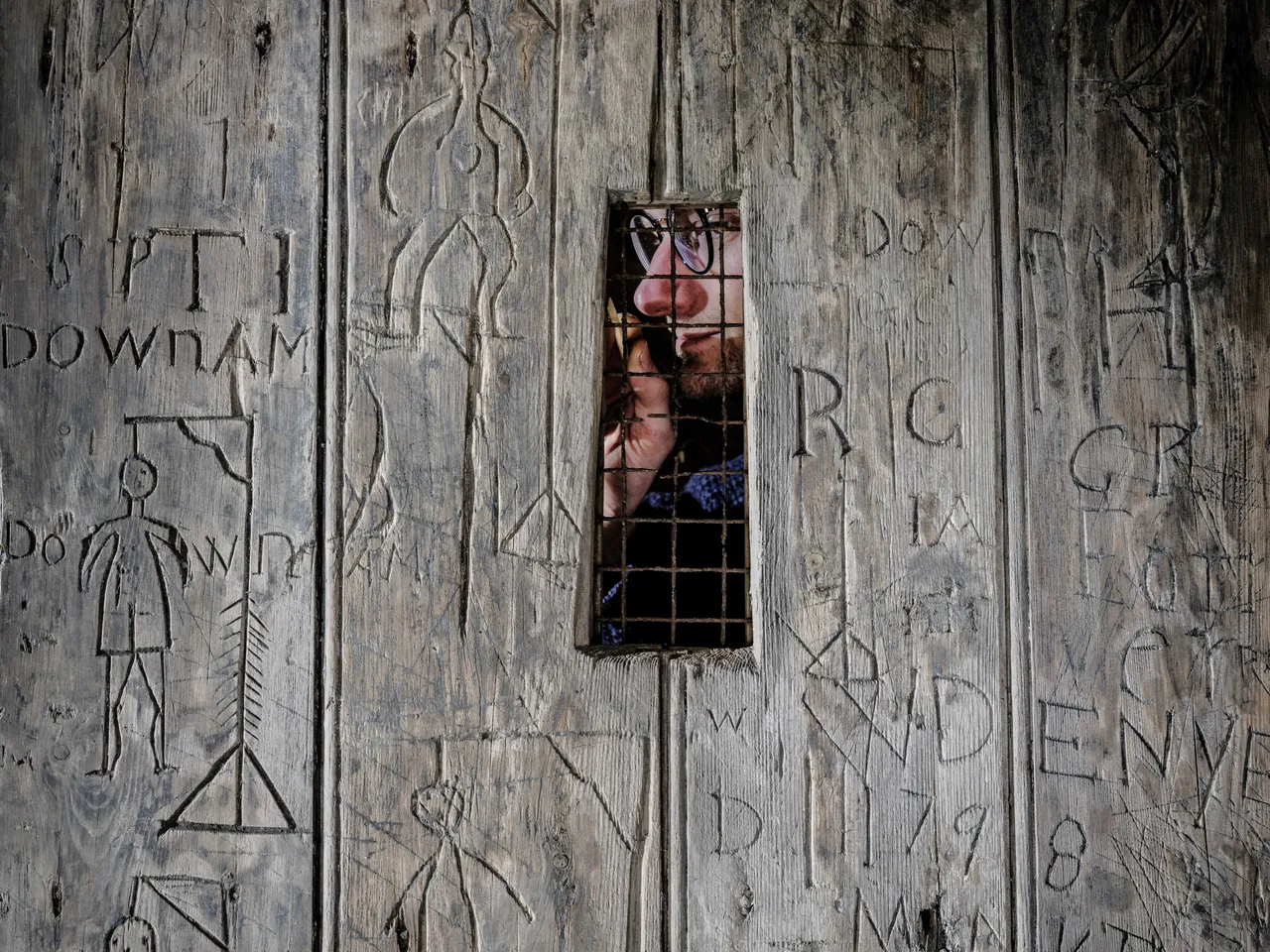 See the Graffiti Bored British Soldiers Carved Into a Castle Door