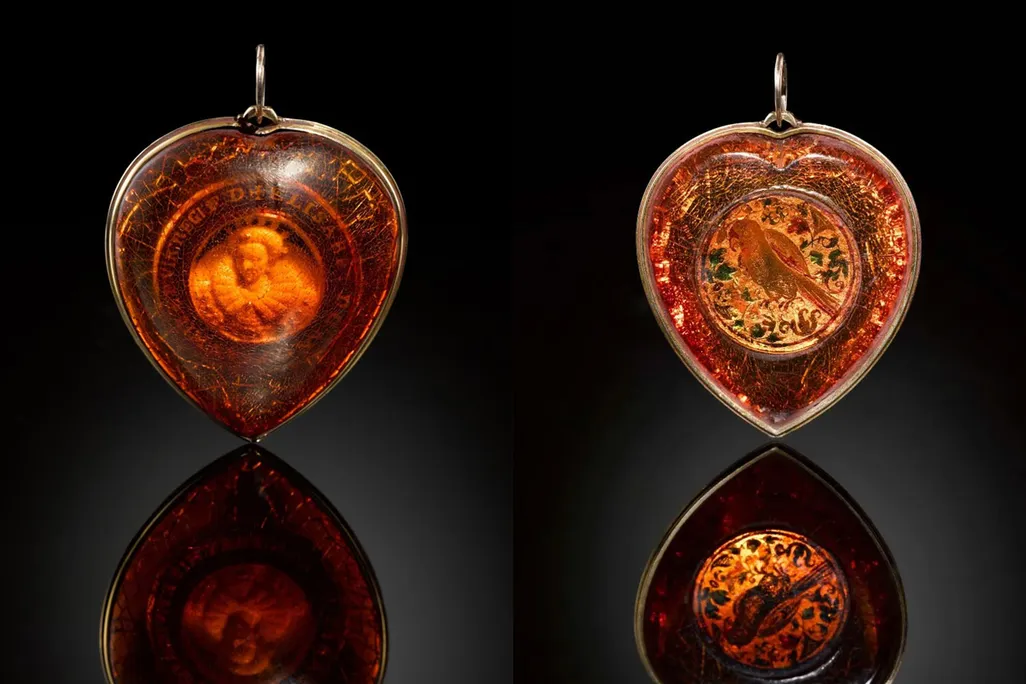 Amber pendant of Elizabeth I