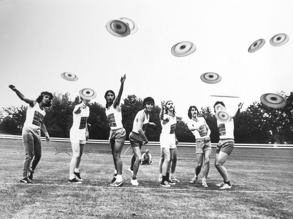 British hippies toss Frisbees