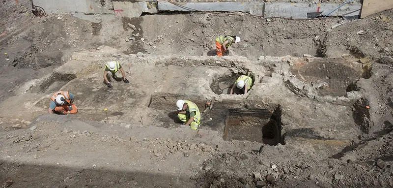WEB - MOLA archaeologists excavate the outide areas of The Theatre in 2018 (c) MOLA.jpg